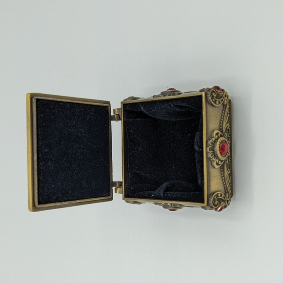 Vtg metal trinket box - Picture 4 of 7